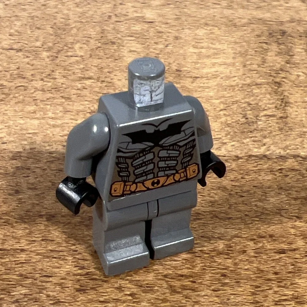 LEGO Batman BAT024 DC Super Heroes Dark Knight Gray Suit 7888 Body Only
